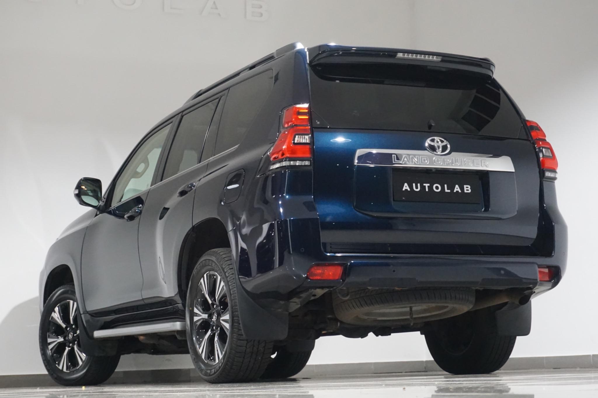 Toyota Land Cruiser 2.8D Invincible Auto 4WD Euro 6 (s/s) 5dr (7 Seat)